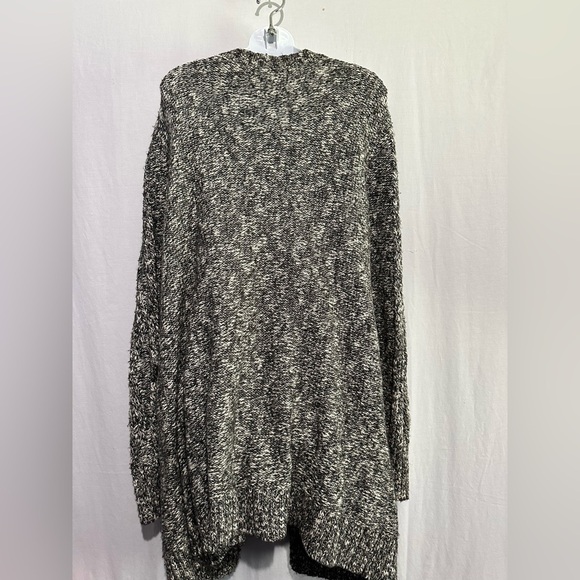 Lane Bryant Black and White Textured Knit Cardigan Sweater 18 20 - Picture 3 of 4